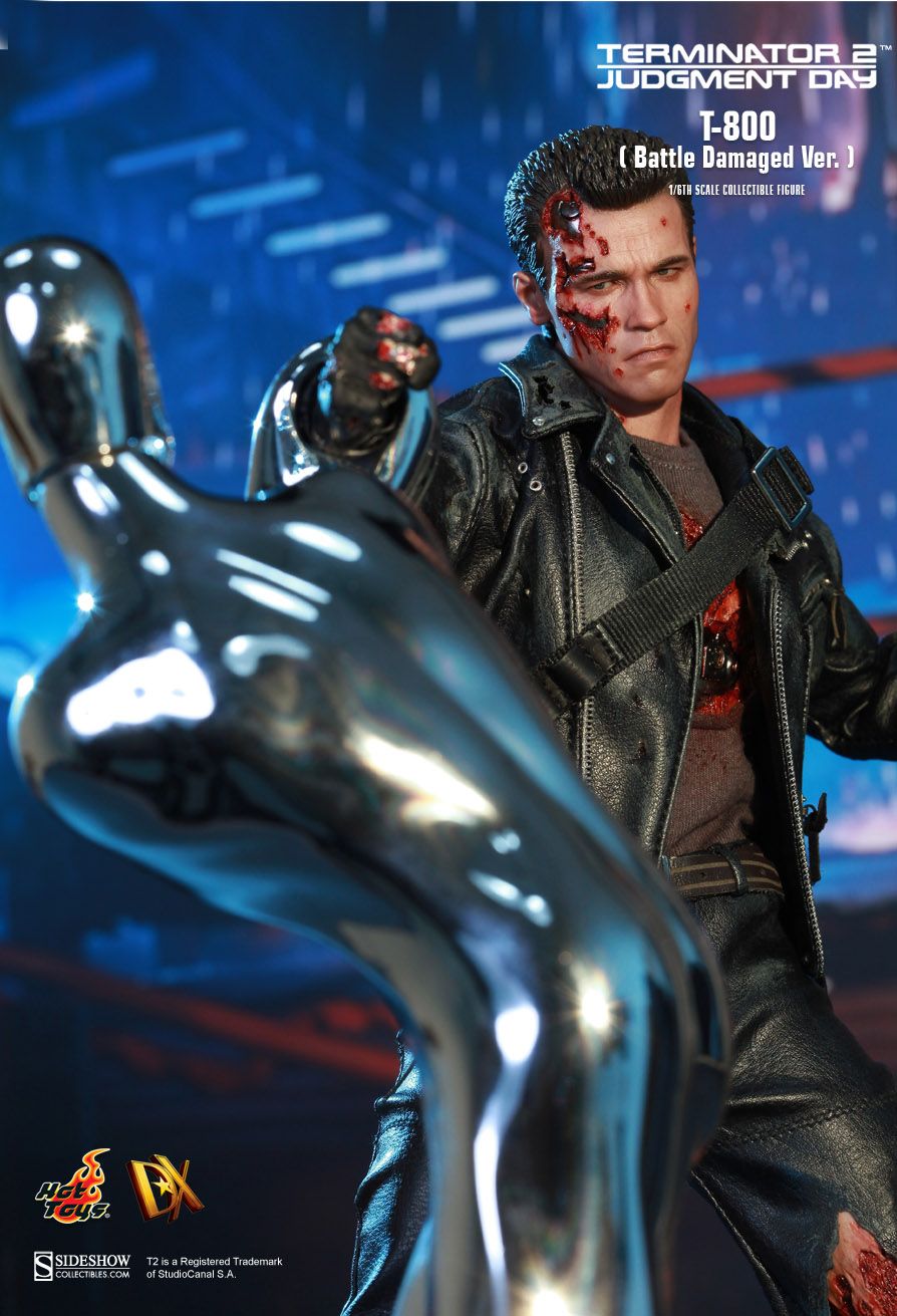 Hot Toys - DX13 Battle Damaged Terminator